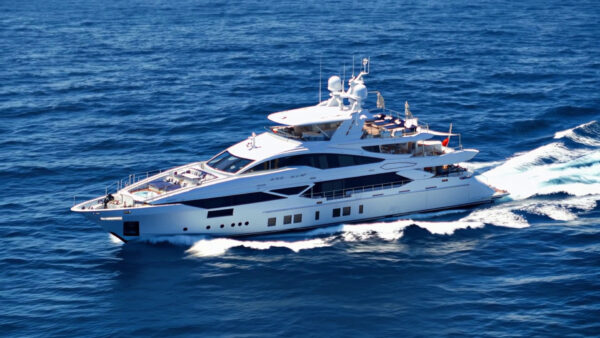 Benetti-Veloce-140